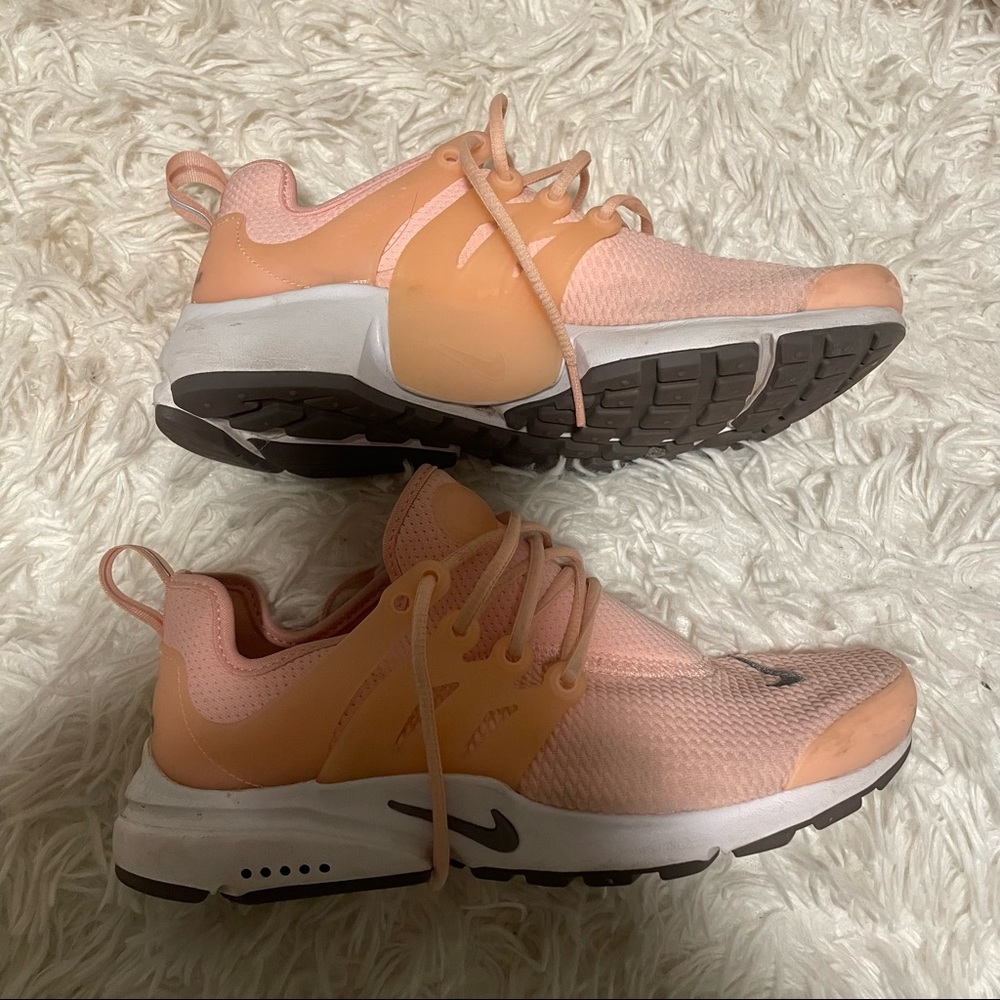 Pink Nike air prestos